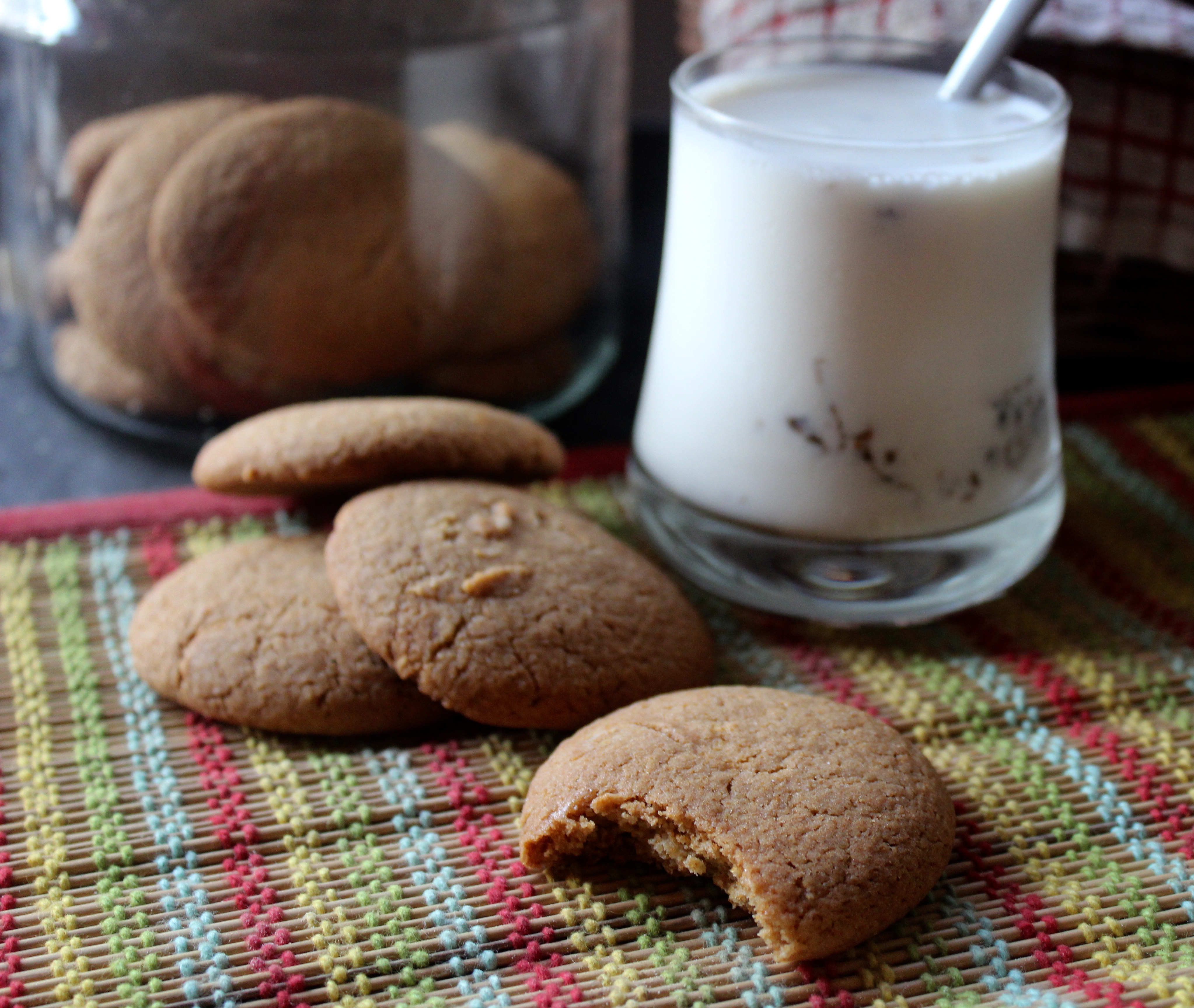 Gingersnaps (Crunchy Ginger Cookies)