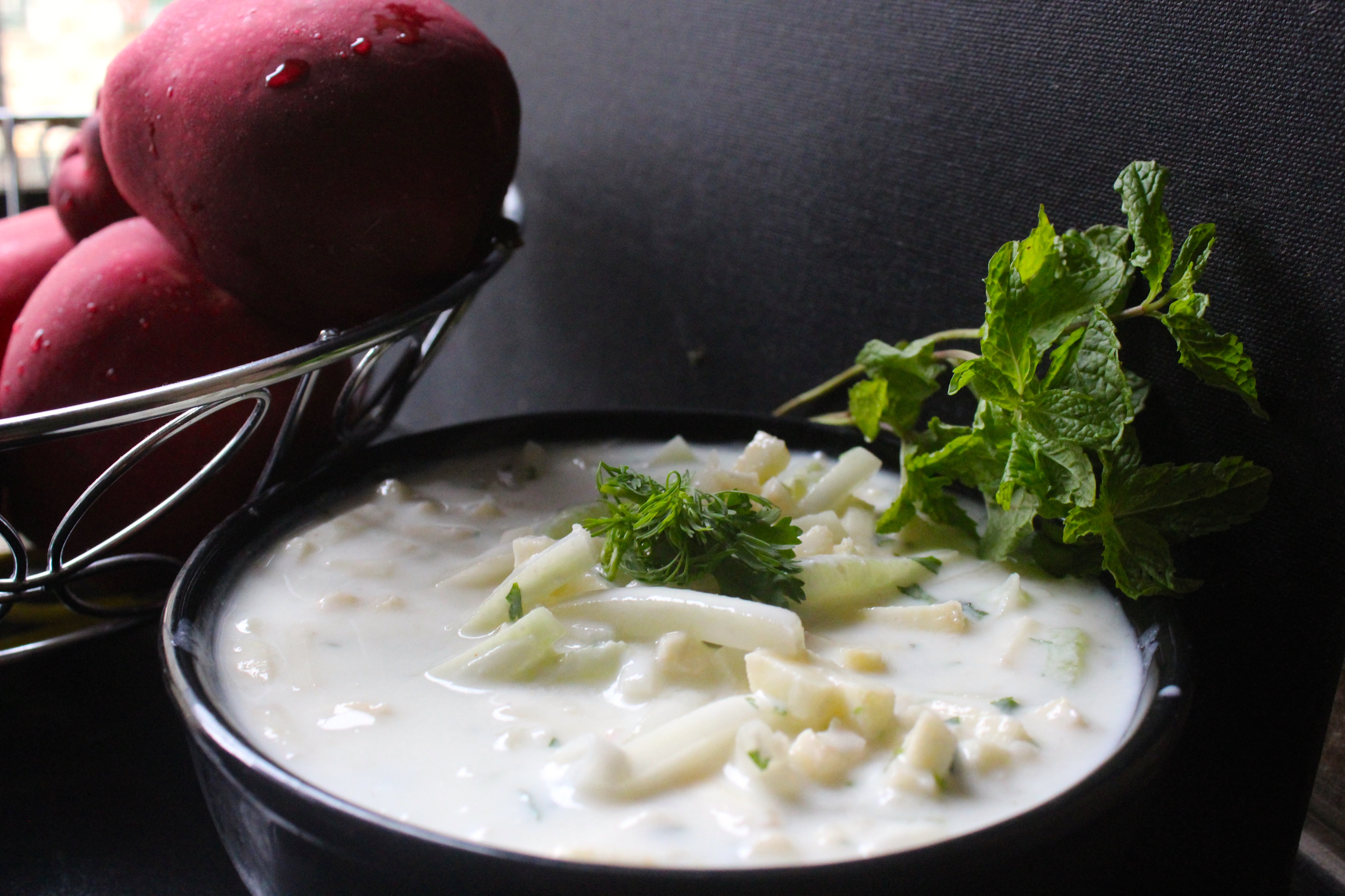 Apple – Cucumber Raita (Crispy Apples and fresh Cucumbers in great tasting Yogurt)