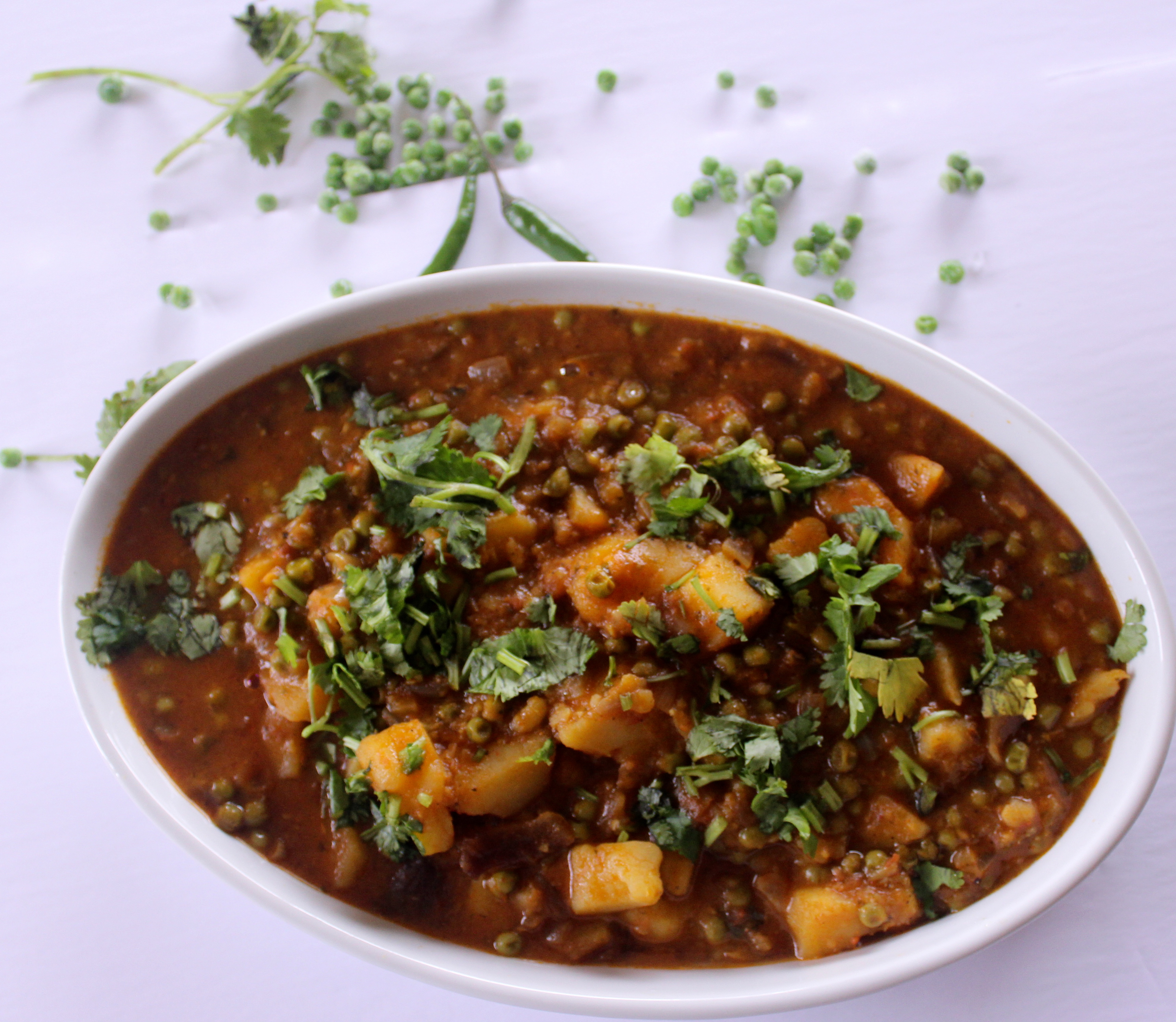 Shadiyon Wala Aloo Mutter Gravy (Rich Potato and Peas Gravy in Tomato Sauce)